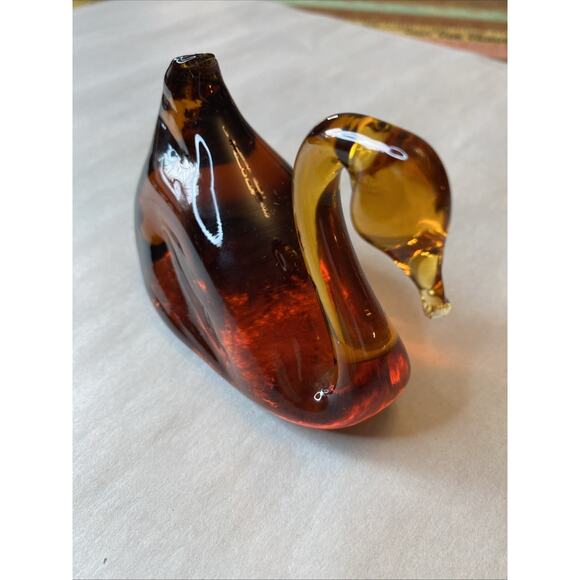 Vintage Pilgrim Hand Blown Glass Amber Swan Bird Colored Art Amber Paper Weight - Picture 5 of 15